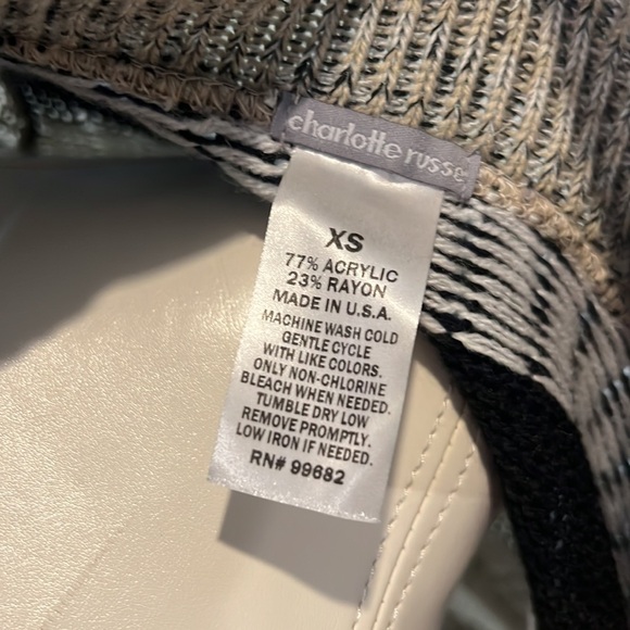 Women’s Charlotte Russe Sweater Cardigan - Picture 6 of 6